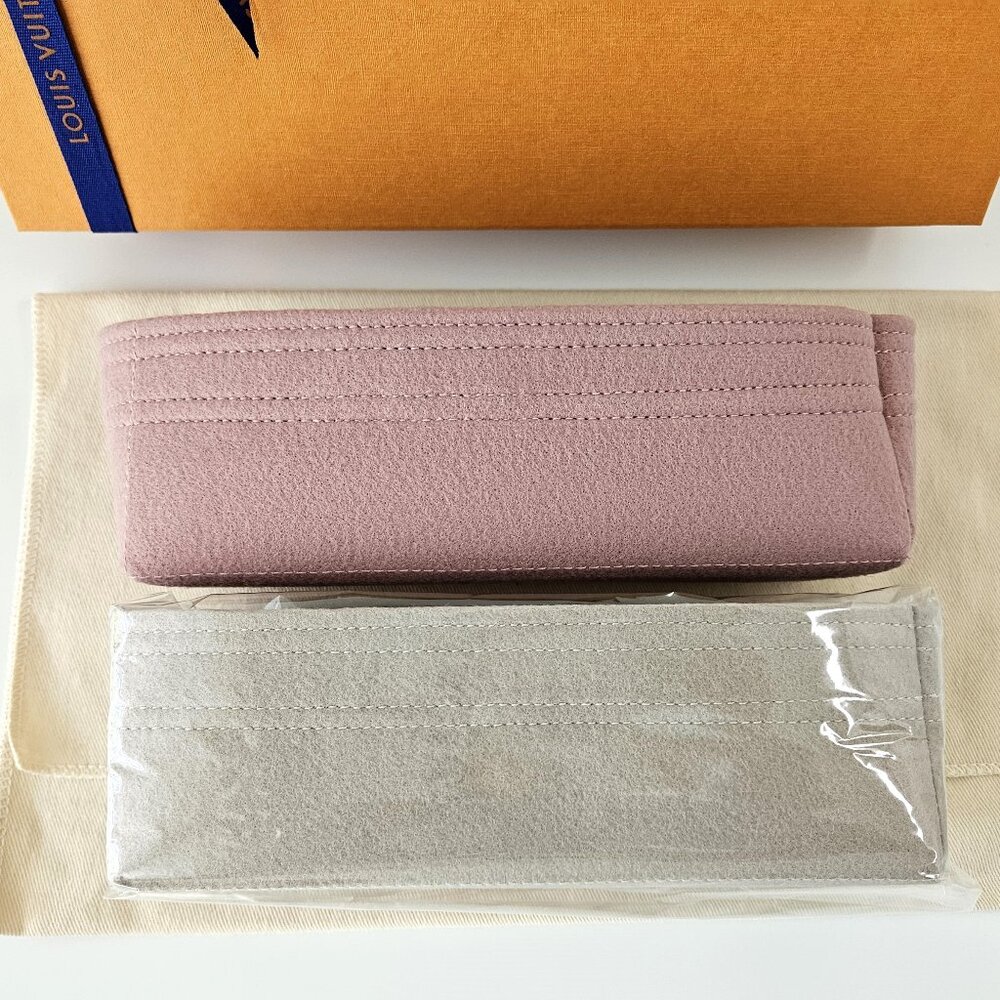 LOUIS VUITTON Cosmetic Pouch MM (Old GM) - Picture 14 of 16